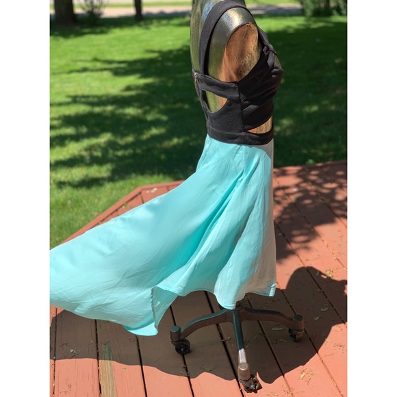 Cut-Out High Low Dress - Picture 2 of 4